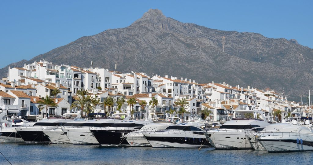 Puerto Banús La Concha